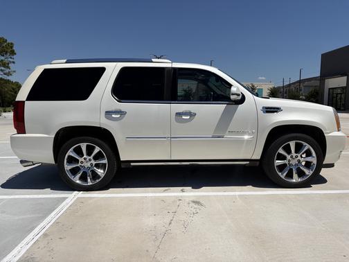 White 2007 Cadillac Escalade Base