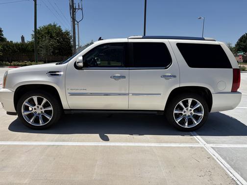 White 2007 Cadillac Escalade Base