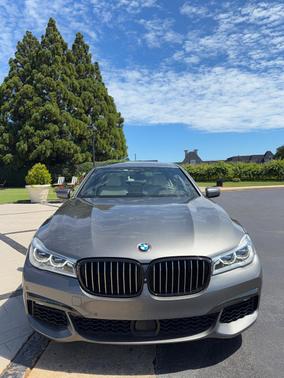 Gray 2019 BMW 750 i xDrive
