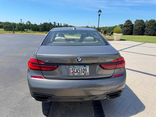 Gray 2019 BMW 750 i xDrive