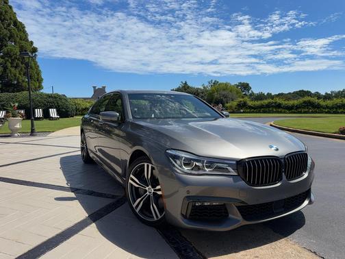 Gray 2019 BMW 750 i xDrive