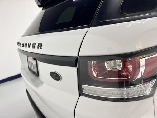 White 2017 Land Rover Range Rover Sport 5.0L Supercharged Dynamic