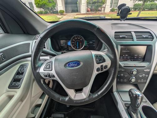 White 2012 Ford Explorer XLT