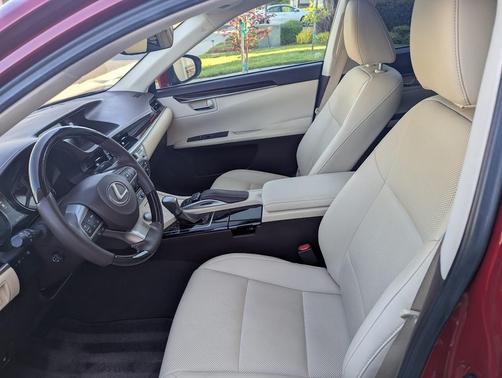 Red 2017 Lexus ES 350 Base