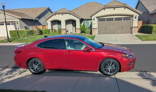 Red 2017 Lexus ES 350 Base