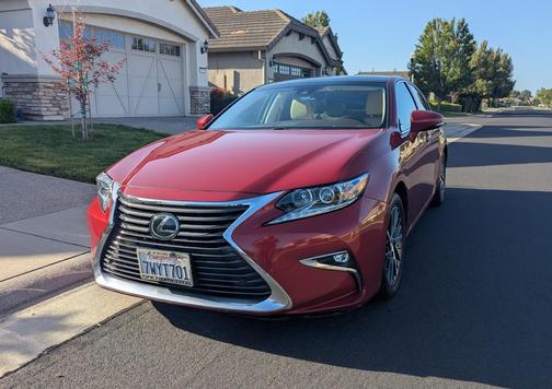 Red 2017 Lexus ES 350 Base