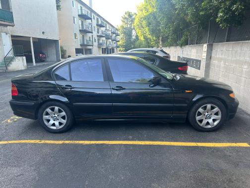 2004 BMW 325 i