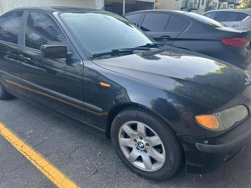 2004 BMW 325 i