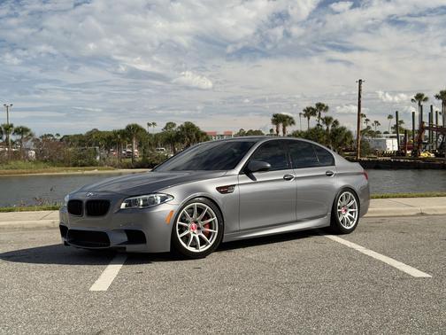 Gray 2013 BMW M5 Base