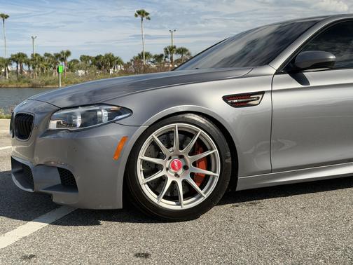 Gray 2013 BMW M5 Base