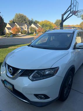 White 2016 Nissan Rogue SL