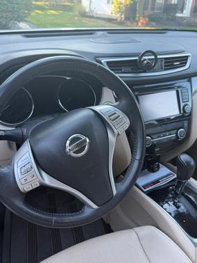 White 2016 Nissan Rogue SL