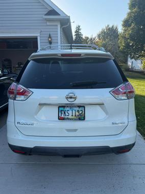 White 2016 Nissan Rogue SL