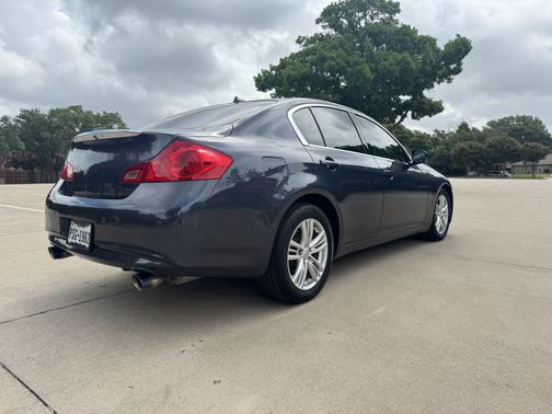 2010 INFINITI G37 x