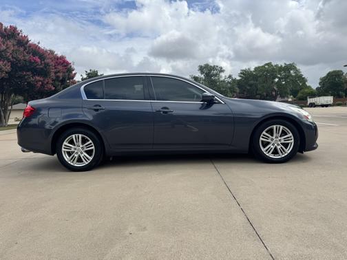 2010 INFINITI G37 x
