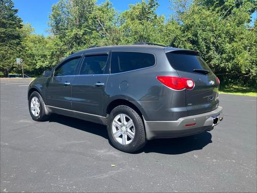 Gray 2010 Chevrolet Traverse LT