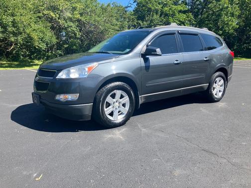 Gray 2010 Chevrolet Traverse LT