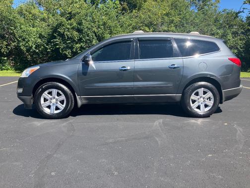 Gray 2010 Chevrolet Traverse LT