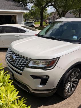 White 2019 Ford Explorer Platinum