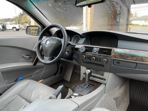Silver 2004 BMW 525 i