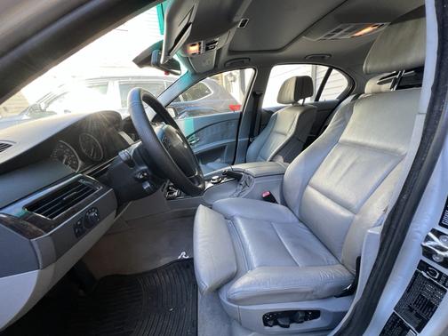 Silver 2004 BMW 525 i