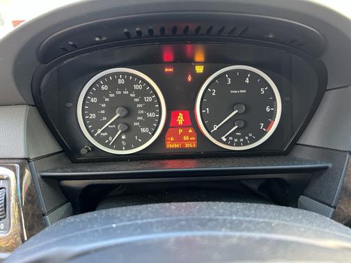 Silver 2004 BMW 525 i