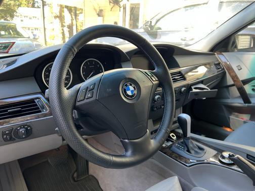 Silver 2004 BMW 525 i