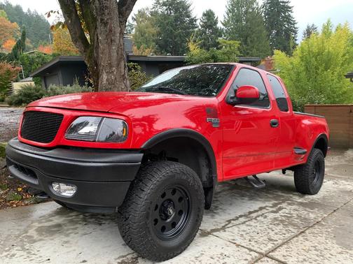 Red 2002 Ford F-150 XLT SuperCab Flareside