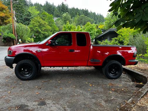 Red 2002 Ford F-150 XLT SuperCab Flareside