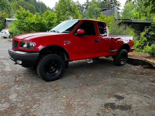 Red 2002 Ford F-150 XLT SuperCab Flareside
