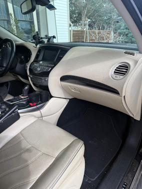 2017 INFINITI QX60 Base