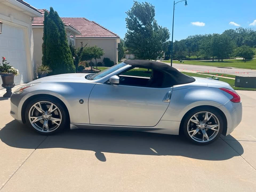 Silver 2010 Nissan 370Z Touring
