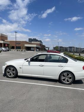 White 2011 BMW 328 i xDrive