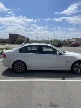 White 2011 BMW 328 i xDrive