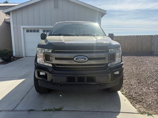 Black 2018 Ford F-150 XLT
