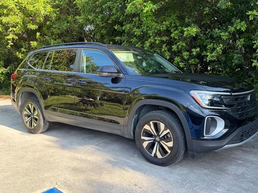 Black 2024 Volkswagen Atlas 2.0T SE