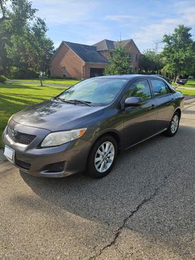 Gray 2009 Toyota Corolla LE