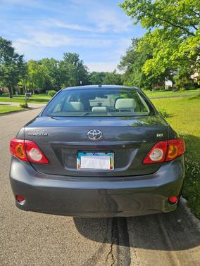 Gray 2009 Toyota Corolla LE