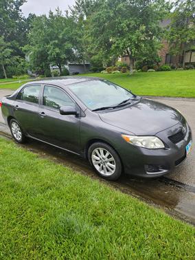 Gray 2009 Toyota Corolla LE