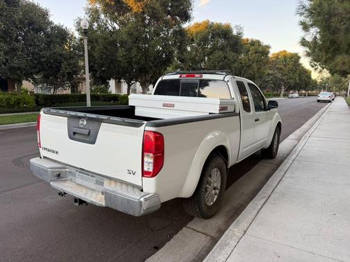 White 2015 Nissan Frontier SV