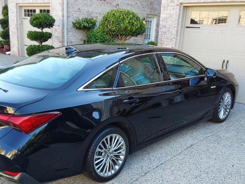 Black 2019 Toyota Avalon Hybrid Limited