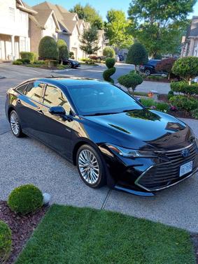 Black 2019 Toyota Avalon Hybrid Limited