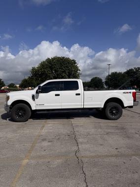 White 2019 Ford F-250 XLT
