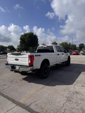 White 2019 Ford F-250 XLT