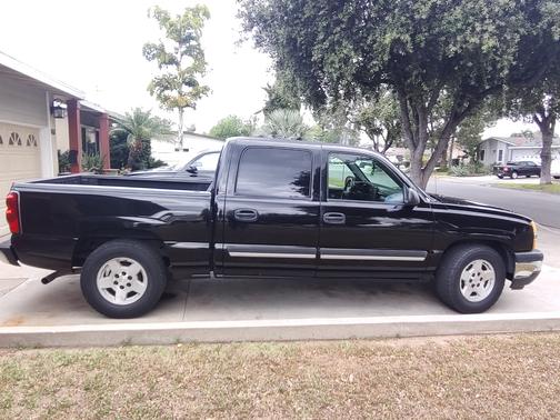 Black 2005 Chevrolet Silverado 1500 LT Crew Cab