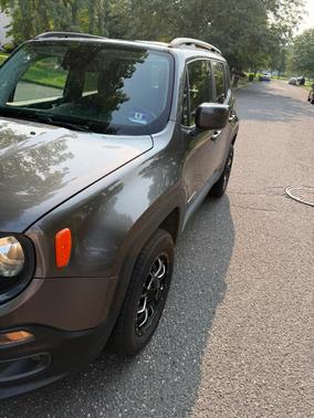 Gray 2017 Jeep Renegade Latitude