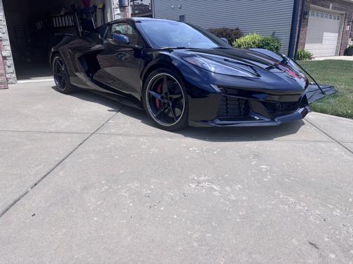 2025 Chevrolet Corvette E-Ray 1LZ