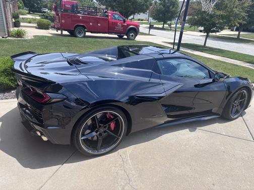 2025 Chevrolet Corvette E-Ray 1LZ