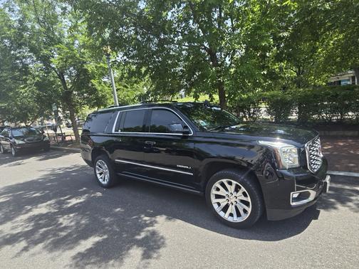 Black 2020 GMC Yukon XL Denali