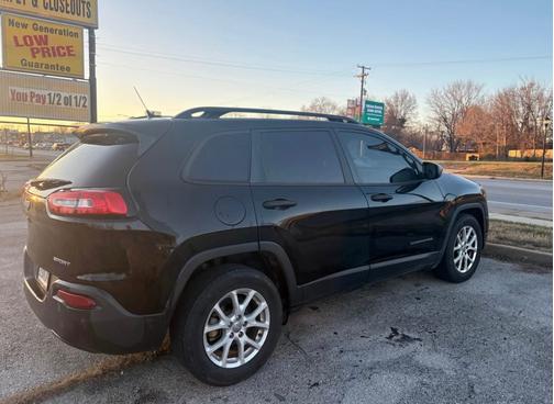 2017 Jeep Cherokee Sport